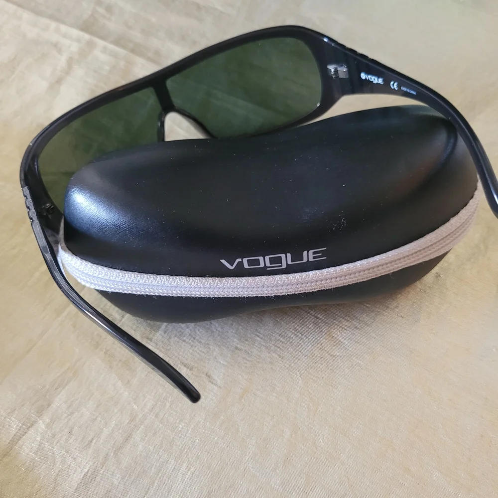 Vogue Black Glasses Sleek Modern Design - Picture 3 of 6